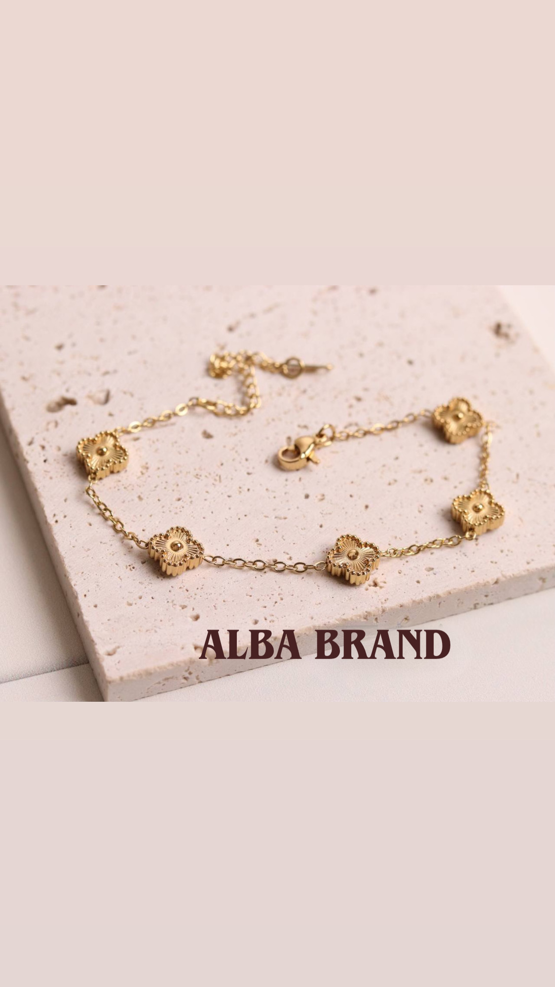 اسوارة فان كليف،خمس خرزات صغيرة ذهبية